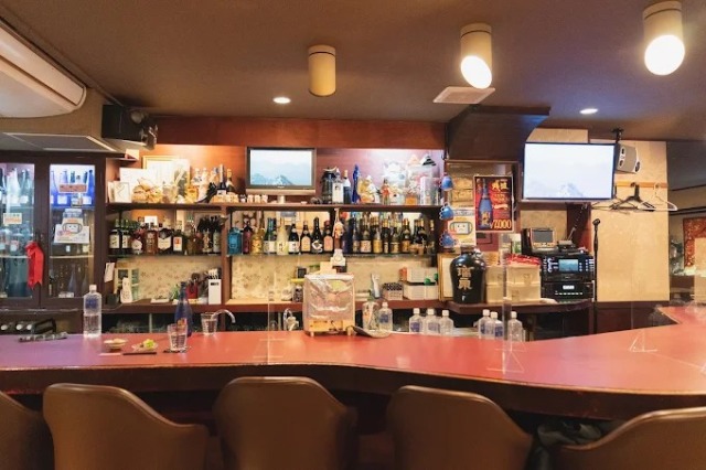 沖縄那覇のスナックくれよん 